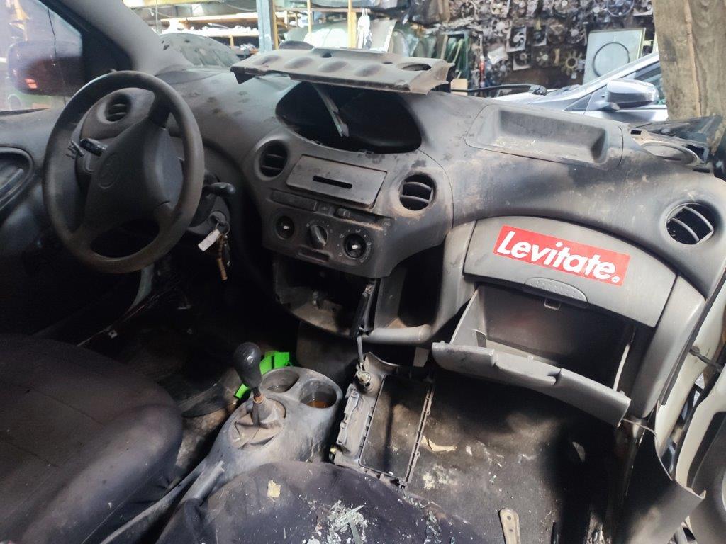  Toyota YARIS 2002    EN DESARME